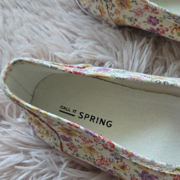 Call It Spring Cream and White Floral Loafers Summer Women's Shoes US 6 - Picture 3 of 7